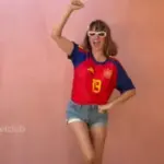 Η Πενέλοπε Κρουζ αποθεώνει την Ισπανία με φανέλα του Γιαμάλ και μουσική Bad Bunny