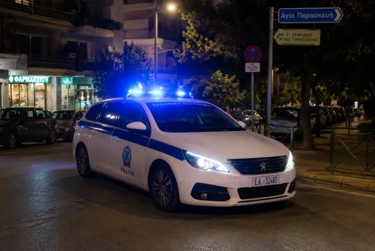 Άγρια καταδίωξη στην Αγία Παρασκευή: Το αυτοκίνητο τράκαρε και οι δράστες έτρεχαν να ξεφύγουν