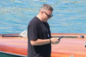 Αντώνης Ρέμος: Οικογενειακές διακοπές στη Μύκονο μετά την ακύρωση της συναυλίας στο Nammos