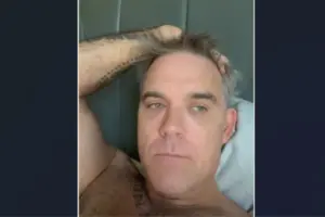 Ρόμπι Γουίλιαμς: Η απάντησή του για τη «λευκή σκόνη» στο πρόσωπό του