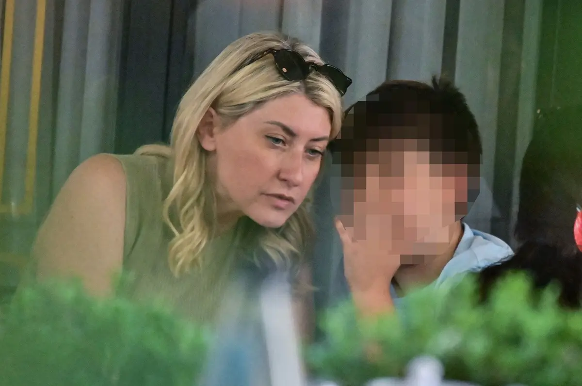 Η Σία Κοσιώνη σε έξοδο με τον γιο της