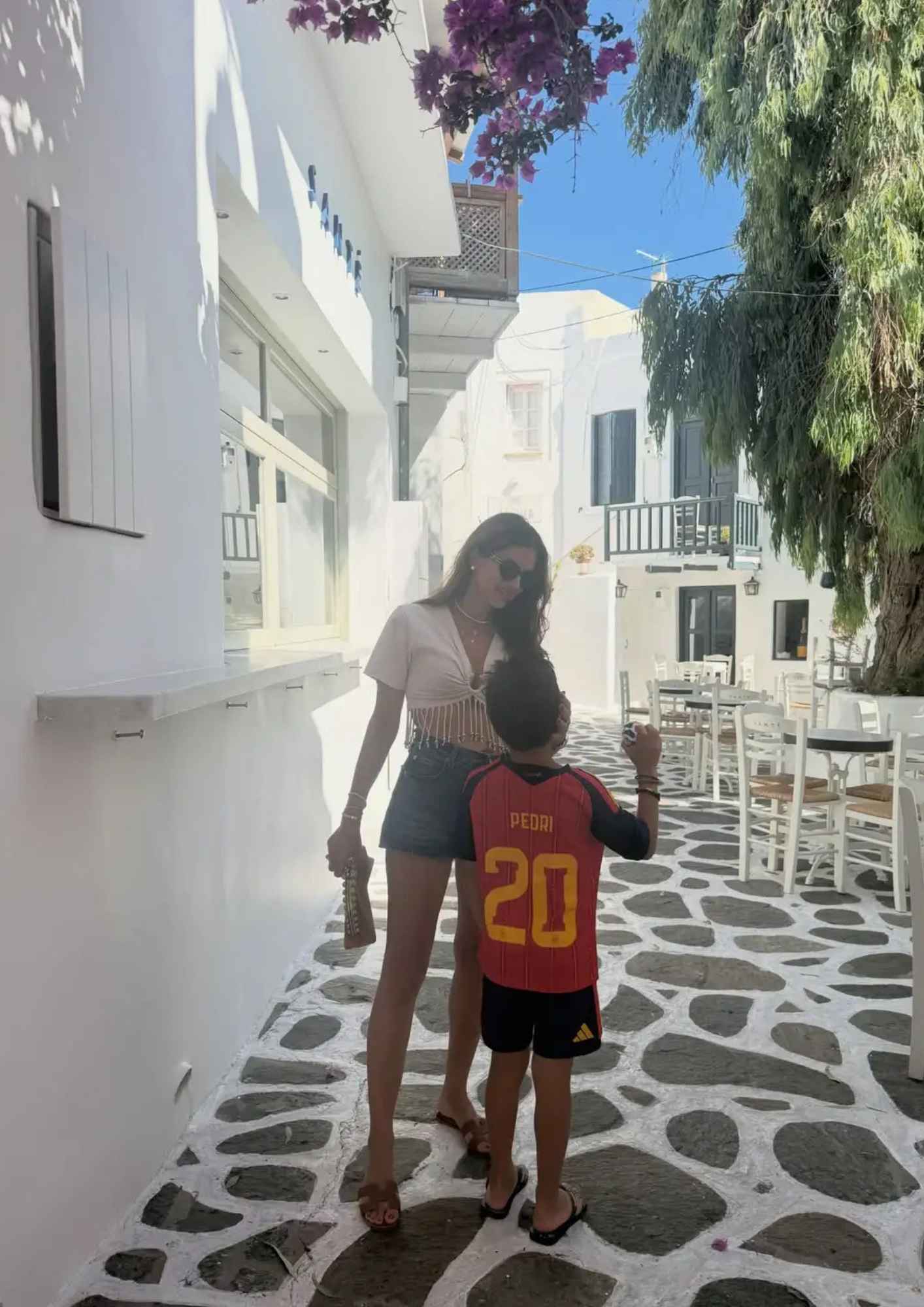 Η Σταματίνα Τσιμτσιλή απολαμβάνει το καλοκαίρι με την οικογένειά της