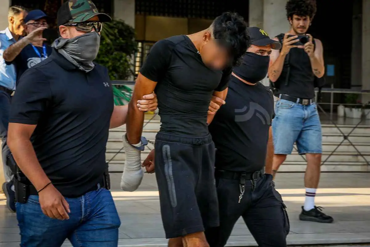 Ο 28χρονος καθ’ ομολογίαν δράστης, ωστόσο, υποστήριξε μετά τη σύλληψή του ότι δεν αφαίρεσε χρήματα ή προσωπικά αντικείμενα από το θύμα