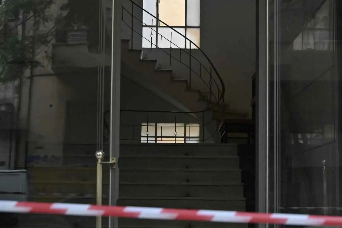 Ο Σταύρος Γεωργίου εντοπίστηκε νεκρός μέσα στο γραφείο του στο κέντρο της Αθήνας.