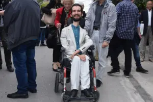 Στο νοσοκομείο ο Στέλιος Κυμπουρόπουλος μετά από πτώση από το αμαξίδιό του
