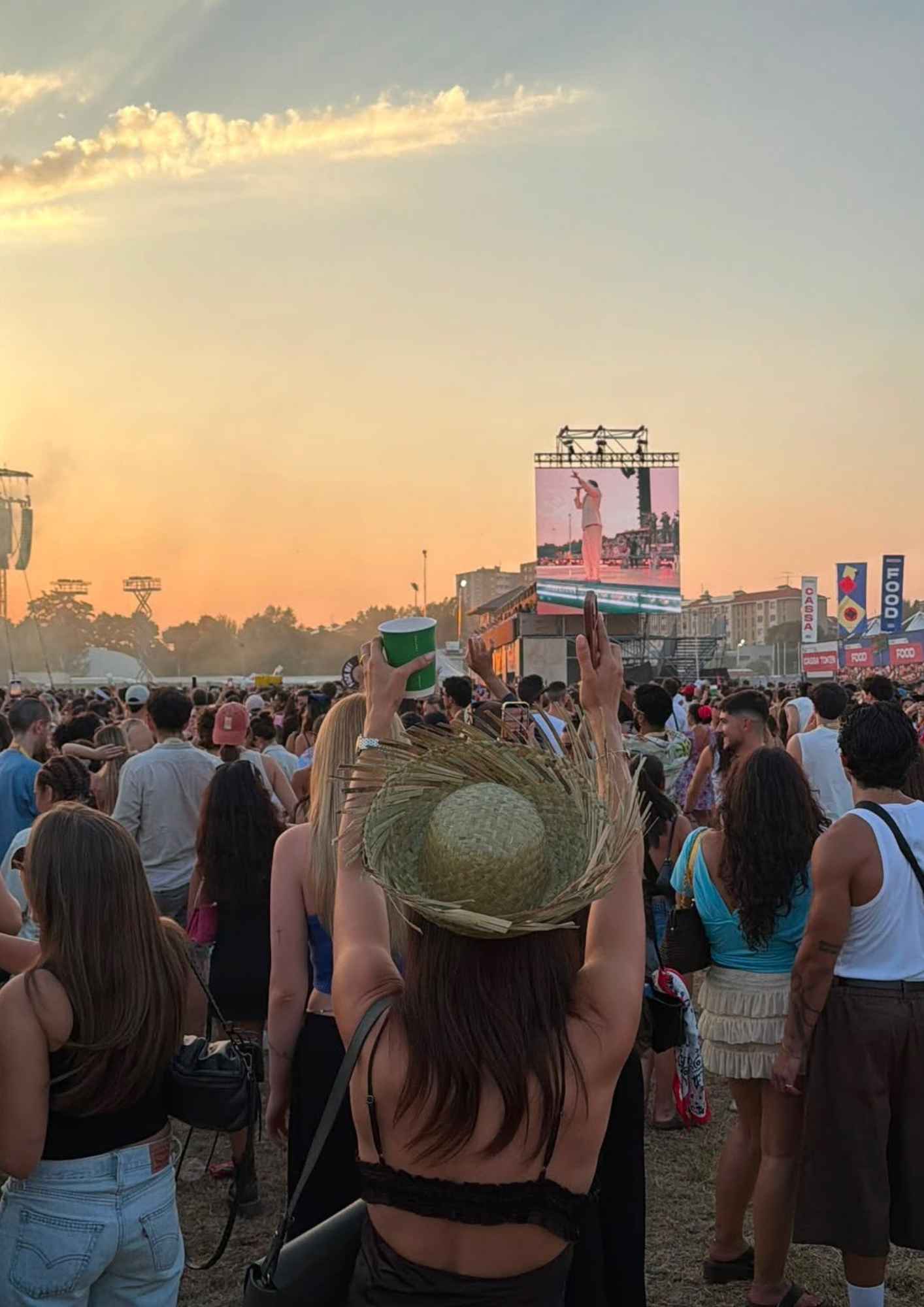 Η Τόνια Σωτηροπούλου και ο Κωστής Μαραβέγιας ταξίδεψαν στο Μιλάνο και ξεφάντωσαν στη συναυλία του Bad Bunny. Δείτε τα στιγμιότυπα που μοιράστηκε η ηθοποιός. Η Τόνια Σωτηροπούλου και ο Κωστής Μαραβέγιας ταξίδεψαν στο Μιλάνο και ξεφάντωσαν στη συναυλία του Bad Bunny. Δείτε τα στιγμιότυπα που μοιράστηκε η ηθοποιός.