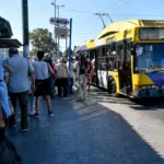 Αναστάτωση στην Πανεπιστημίου: Λεωφορείο συγκρούστηκε με τρόλεϊ – Τέσσερις τραυματίες