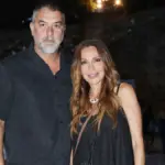 Η κομψή εμφάνιση της Βανδή στο πλευρό του Μπισμπίκη - Μαγνήτισαν τα βλέμματα στην Επίδαυρο