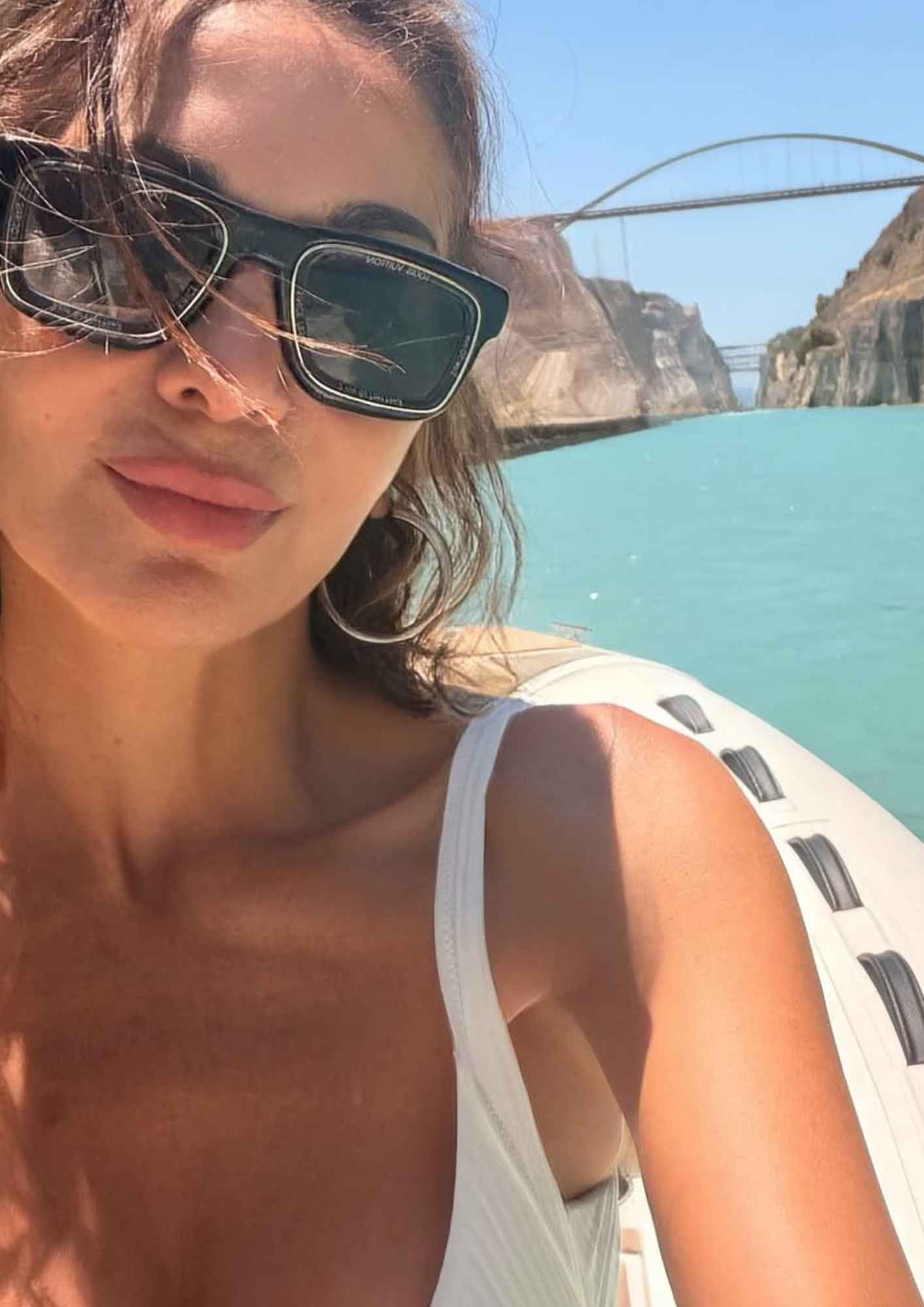 Η τραγουδίστρια μοιράστηκε νέες καλοκαιρινές εικόνες από την εξόρμησή της.