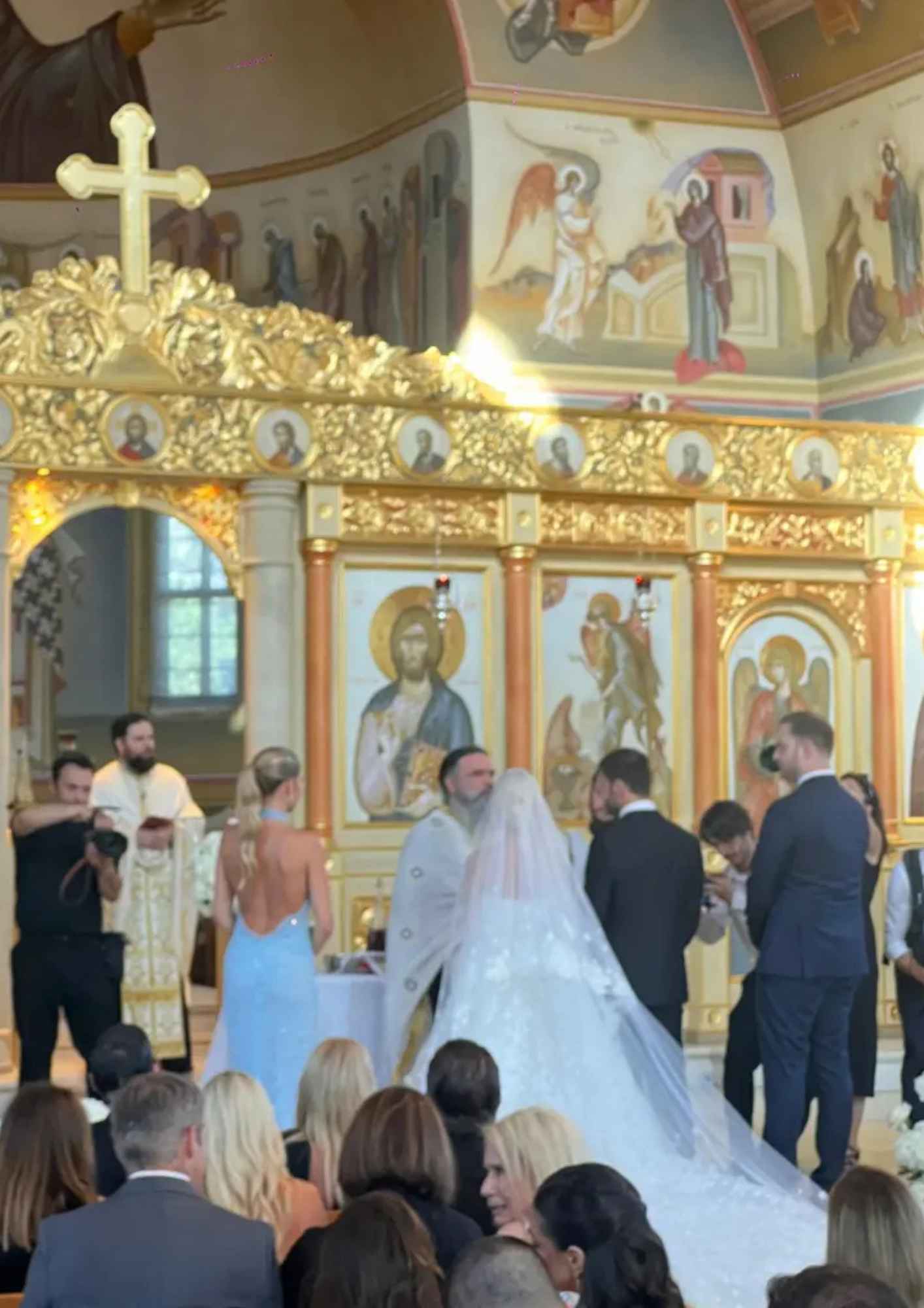 Η Βαρβάρα Θεοδωρίκα και ο Γιάννης Μουτζούρης την ημέρα του γάμου τους
