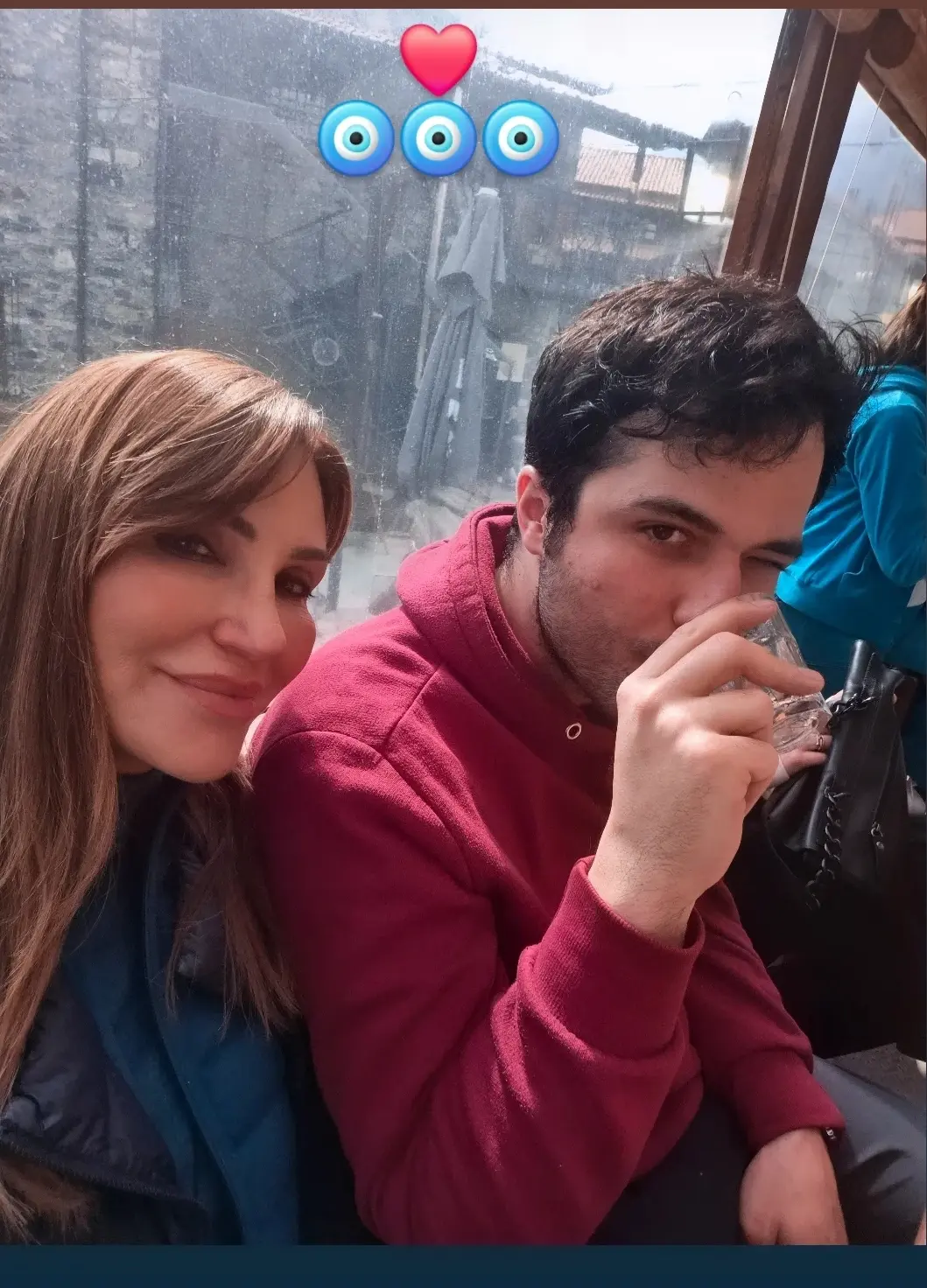 Βίκυ Χατζηβασιλείου με γιο