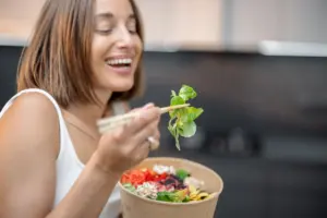 Volume Eating: Η διατροφική τάση που σου επιτρέπει να τρως περισσότερο χωρίς τύψεις