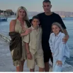 Στέλιος Χανταμπάκης – Όλγα Πηλιάκη: Καλοκαιρινές οικογενειακές στιγμές στην Κέρκυρα