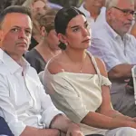 Χάρης Δούκας: Με την όμορφη σύζυγό του στη Σύμη