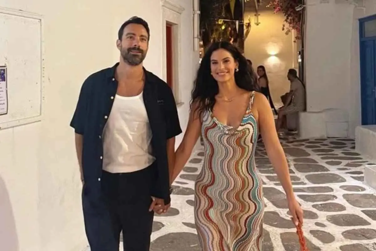 Τις διακοπές τους στην Πάρο απολαμβάνουν ο Σάκης Τανιμανίδης και η Χριστίνα Μπόμπα