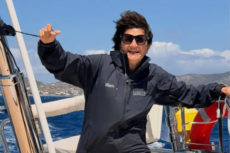 Άλκηστις Πρωτοψάλτη απολαμβάνει το καλοκαίρι της – Οι φωτογραφίες με μαγιό, σανίδα και βουτιές