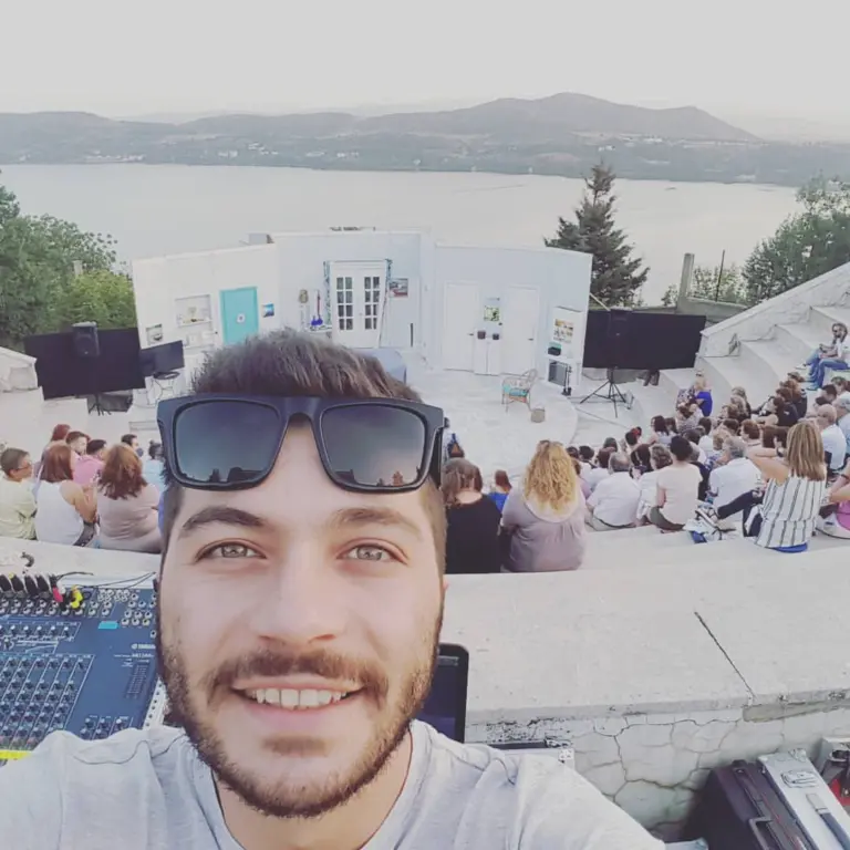 Ο «Θανάσης» από το «Ευτυχισμένοι Μαζί» απάντησε σε σχόλιο για τα κιλά της συζύγου του