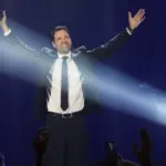 Ο Κωνσταντίνος Αργυρός γράφει ιστορία στο Billboard με τις «Καμπάνες»