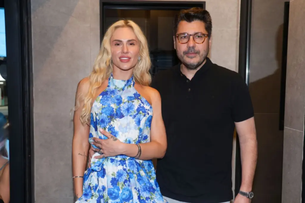 Λάμπρος Κωνσταντάρας: Καλοκαιρινές στιγμές χαλάρωσης με την Έλενα Τσαγκρινού