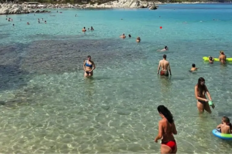 Καιρός: Καλοκαιρινό σκηνικό με ζέστη και ισχυρούς ανέμους
