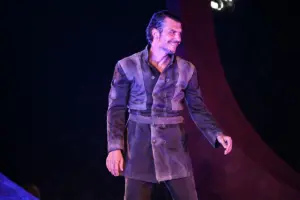 Ο αποχαιρετισμός του Ιωάννη Παπαζήση στον γάτο του