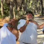Αρχαίος Έλληνας ντύθηκε ο Γρηγόρης Αρναούτογλου