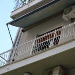 Κυψέλη: Τουλάχιστον 10 μαχαιριές στο βρέφος – Κάμερες και σεξουαλικά βοηθήματα στο διαμέρισμα