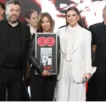 Η Ιουλία Καλλιμάνη ανεβαίνει τα σκαλιά της εκκλησίας - Στη Θεσσαλονίκη ο γάμος  τον Σεπτέμβριο