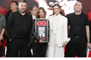 Η Ιουλία Καλλιμάνη ανεβαίνει τα σκαλιά της εκκλησίας - Στη Θεσσαλονίκη ο γάμος με τον Τουρατζίδη τον Σεπτέμβριο
