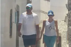 Μπαλατσινού – Κικίλιας: Tο γλέντησαν στην Πάτμο – Ο χορός του ζευγαριού