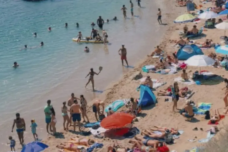 Καιρός: Ανάσα δροσιάς με ημερομηνία λήξης - Πότε επιστρέφει η ζέστη
