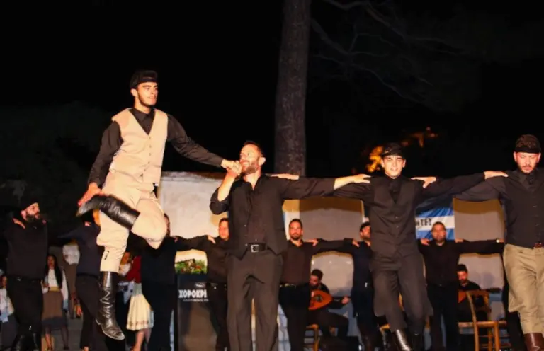 Θρήνος στην Κρήτη: Σκοτώθηκε ο πρωτοχορευτής των «Χοροκρητών»