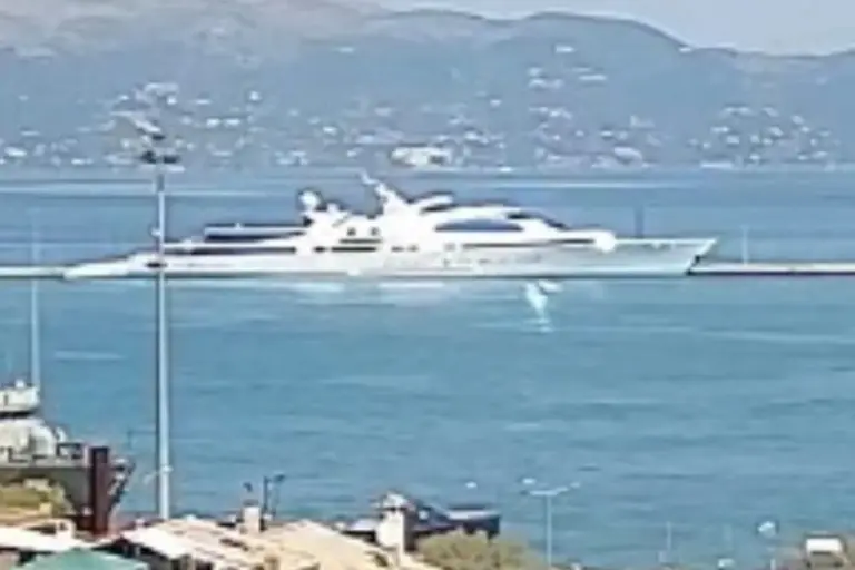 Χλιδή εκατομμυρίων στην Κέρκυρα: Νιάρχος - Σεΐχης Hamdan Al Nahyan κατέπλευσαν με τα πλωτά παλάτια τους