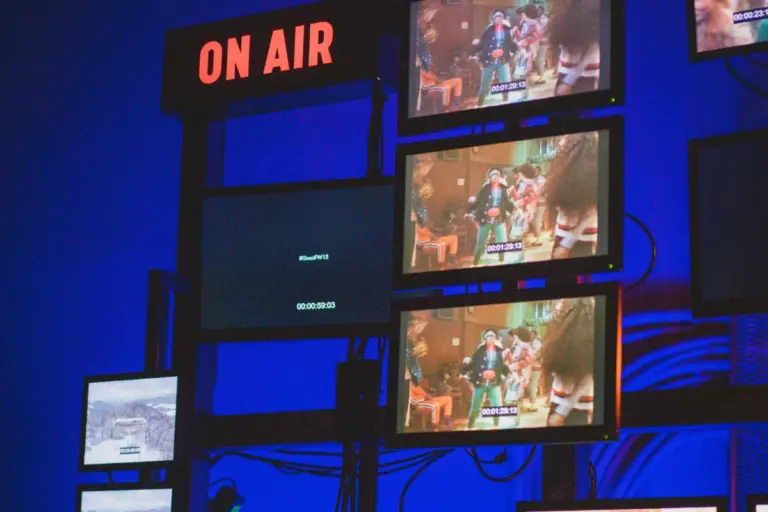 Έριξε... υπνάκο on air! – Παρουσιάστρια αποκοιμήθηκε ζωντανά και το TikTok πήρε φωτιά