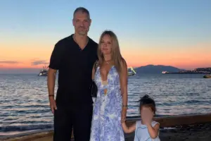 Άγγελος Χαριστέας: Η σπάνια οικογενειακή ανάρτηση με τη σύντροφό του και τις τρεις κόρες του