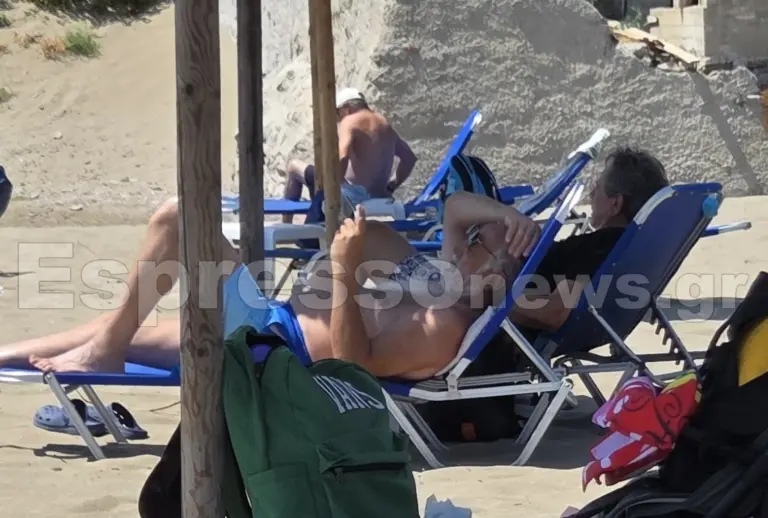 Δείτε ποιους γνωστούς ηθοποιούς εντοπίσαμε σε παραλία των Ψαρών