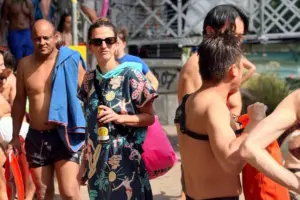 Αναστασία Παντούση: Κολύμπησε με ντόπιους στην Ελβετία - «Τους συνόδευσα από τη δουλειά στο σπίτι»