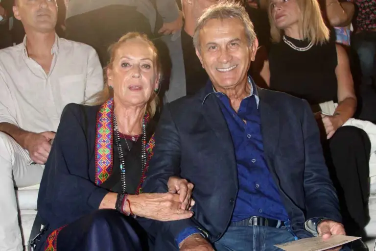 Γιώργος και Άννα Νταλάρα: Το εξοχικό τους στη Σύρο με τη μεγάλη κυκλαδίτικη βεράντα