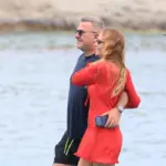 Ο Αντώνης Ρέμος αγκαλιά με το κορίτσι του στη Μύκονο!