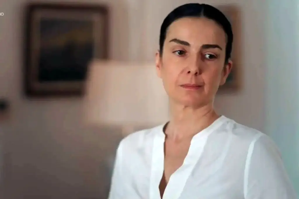 ΘΑ ΠΑΘΕΤΕ ΠΛΑΚΑ! Η «ΙΟΥΛΙΑ» ΤΗΣ ΣΕΙΡΑΣ «ΜΙΑ ΝΥΧΤΑ ΜΟΝΟ» ΚΟΛΑΖΕΙ ΠΟΖΑΡΟΝΤΑΣ ΜΕ ΜΠΙΚΙΝΙ