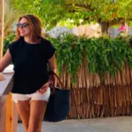 Μιμή Ντενίση: Το καλοκαιρινό της καταφύγιο στον Θεολόγο – Οι στιγμές με την κόρη και την αδελφή της