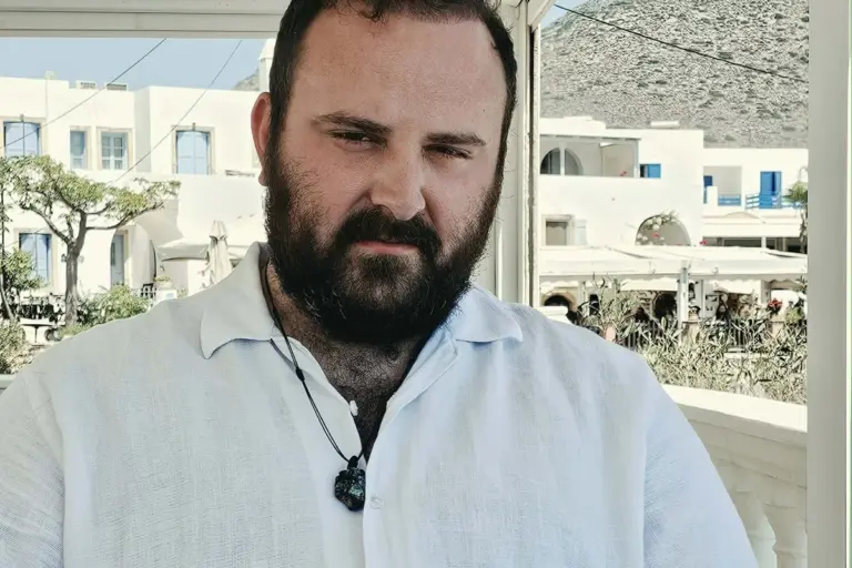 Σας θυμίζει κάποιον; Κι όμως πρωταγωνιστούσε σε πετυχημένη σειρά του MEGA