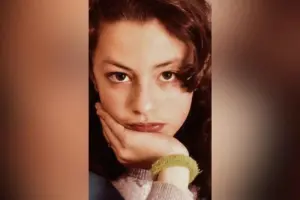 Αναγνωρίζετε την κοπέλα της φωτογραφίας; Σήμερα είναι γνωστή ηθοποιός