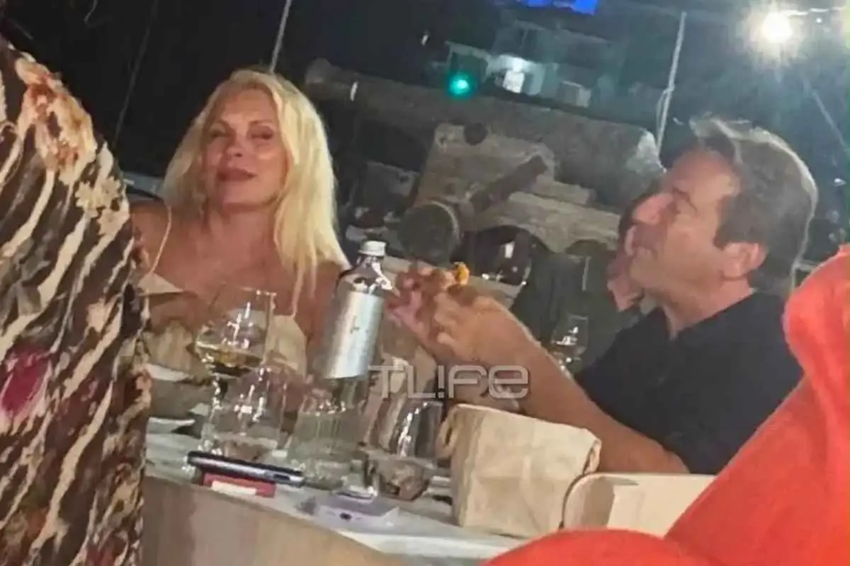 Η Ελένη Μενεγάκη και ο Μάκης Παντζόπουλος σε βραδινό δείπνο στο Μεγανήσι
