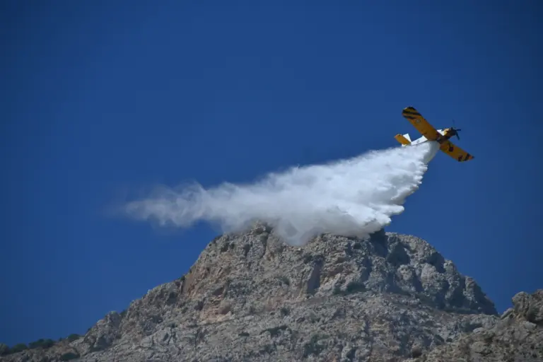Σύγκρουση δύο ελικοπτέρων πάνω από την Ψάθα - Σοκάρει το βίντεο