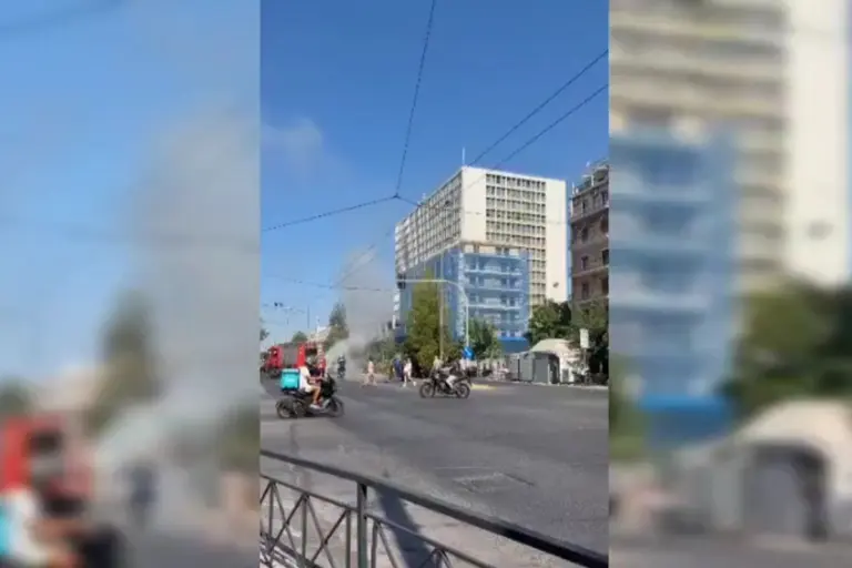 Φωτιά σε αυτοκίνητο στη λεωφόρο Αλεξάνδρας - Μεγάλο μποτιλιάρισμα στο σημείο
