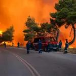 Δυτική Αττική: Σε ύφεση η μεγάλη πυρκαγιά – Μάχη με τις αναζωπυρώσεις σε τρία μέτωπα