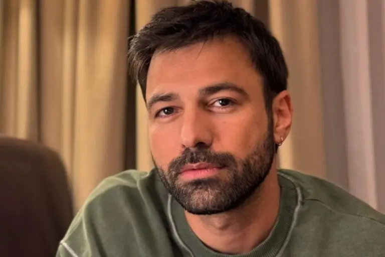Ανδρέας Γεωργίου: «Μεγαλώσαμε με τα αδέρφια μου κουβαλώντας την ταμπέλα των ορφανών»