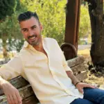 Σα δυο σταγόνες νερό! Η απίστευτη ομοιότητα του Γιάννη Τσιμιτσέλη με τον αδελφό του