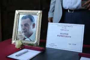 Γιάννης Βαρβιτσιώτης: Το τελευταίο «αντίο» στον ιστορικό πολιτικό – Συγκίνηση στην κηδεία του